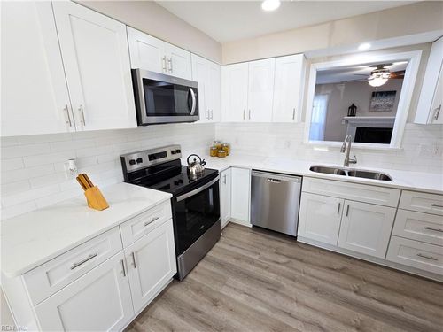 5652 Picadilly Ln, Portsmouth, VA, 23703-1647 | Card Image