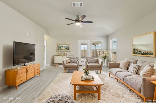 9626 Grand Via Blvd, House other with 3 bedrooms, 2 bathrooms and null parking in Converse TX | Image 7