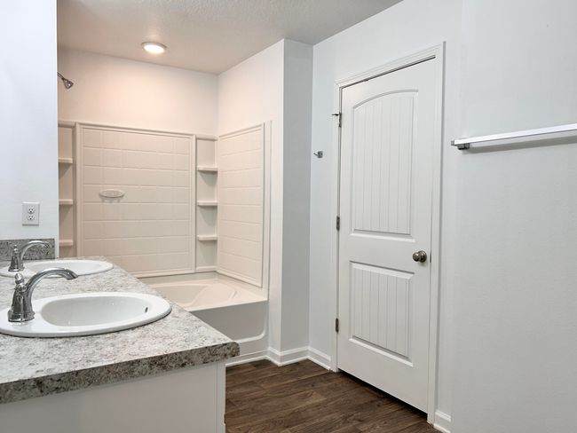 34 Main Bathroom | Image 35