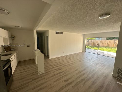 apt-1a-4174 Nw 79th Ave, Doral, FL, 33166-6525 | Card Image