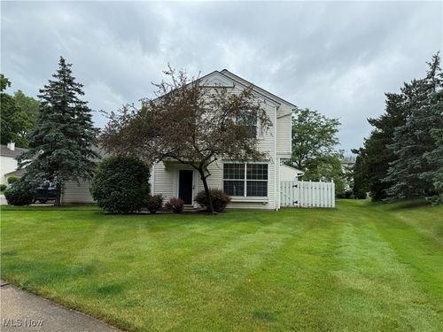 26142 Hawthorne Ct, Olmsted Falls, OH, 44138-2740 | Card Image