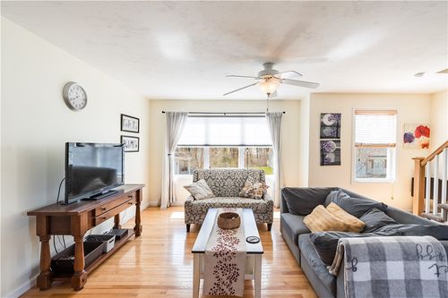 27 Stream View Dr, Cumberland, RI, 02864-5423 | Card Image