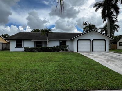 426 La Mancha Avenue, House other with 3 bedrooms, 2 bathrooms and null parking in Royal Palm Beach FL | Image 1