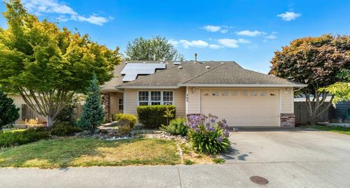 462 Francesco Pl, Fortuna, CA, 95540-4809 | Card Image