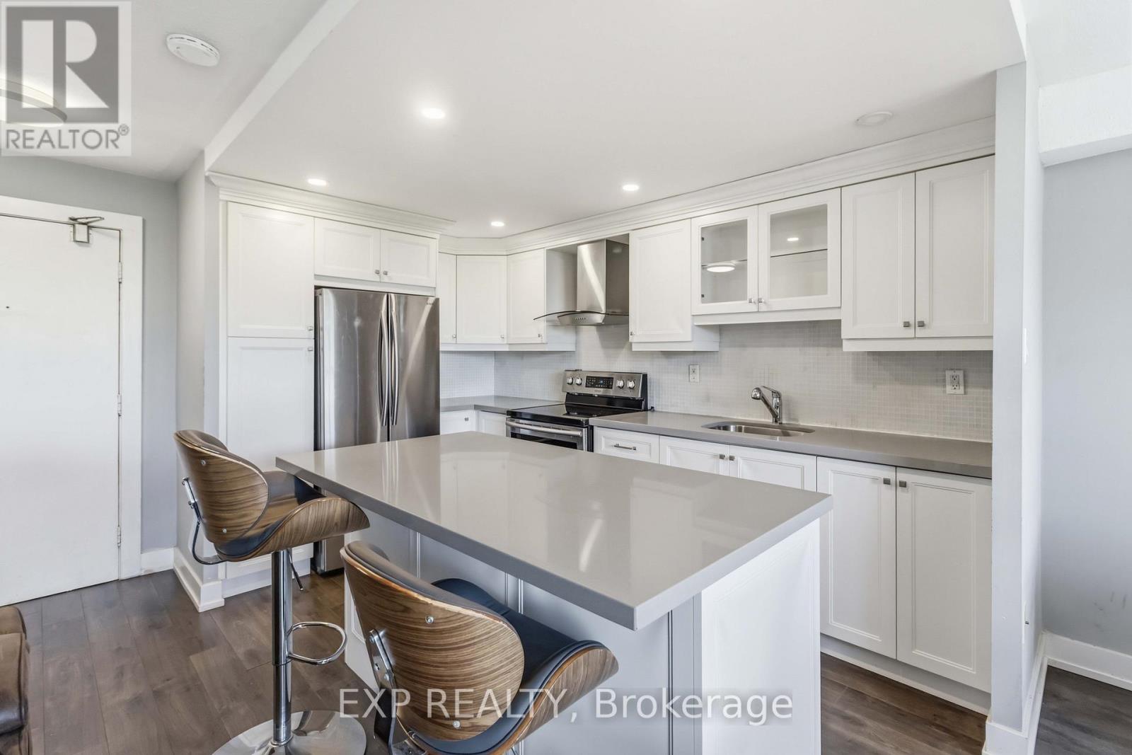 Residential in Mississauga (Cooksville) 5