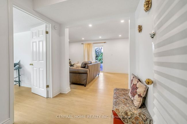 20 Hollis Cres, House other with 4 bedrooms, 3 bathrooms and 4 parking in Holland Landing ON | Image 22