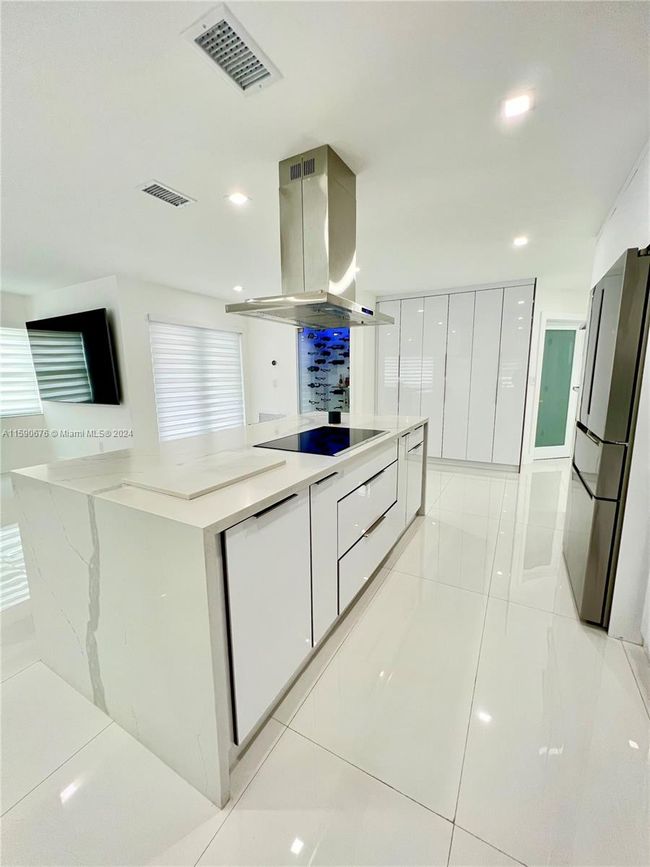 15121 Sw 45th Ter, House other with 3 bedrooms, 3 bathrooms and null parking in Miami FL | Image 2
