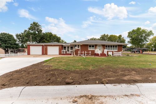 1117 Bobetta Ct, Clinton, IA, 52732-3405 | Card Image