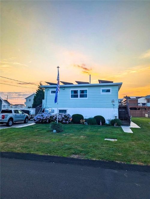 29 Montauk Avenue, Westerly, RI, 02891 | Card Image