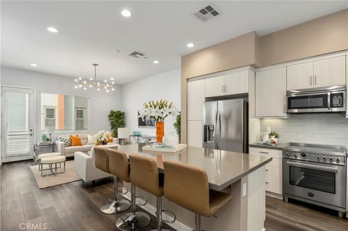 231 Elm Ave, Long Beach, CA, 90802-4910 | Card Image