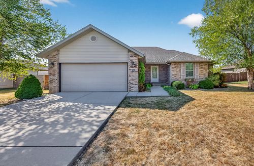 104 E Shawnee St, Strafford, MO, 65757-7535 | Card Image