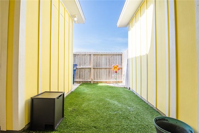 14209 Anegada Dr, Condo with 2 bedrooms, 2 bathrooms and 2 parking in Corpus Christi TX | Image 12