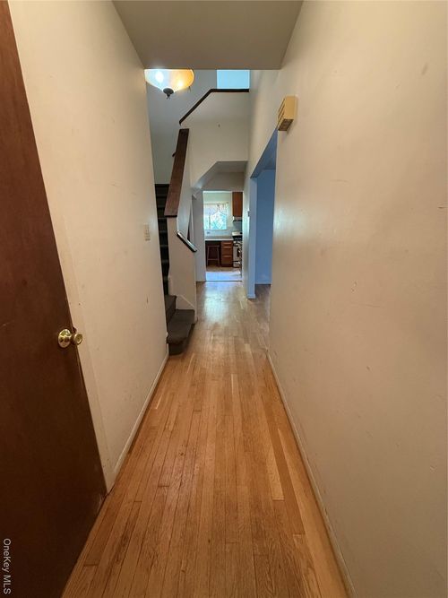 466 Country Club Ln, Pomona, NY, 10970-2571 | Card Image