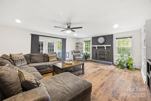 850 Burnley Rd, Charlotte, NC, 28210-3736 | Card Image