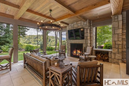 15 Cozy Cottage Ln, Cashiers, NC, 28717 | Card Image