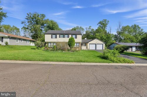 25 Traynor Ln, Willingboro, NJ, 08046-3804 | Card Image