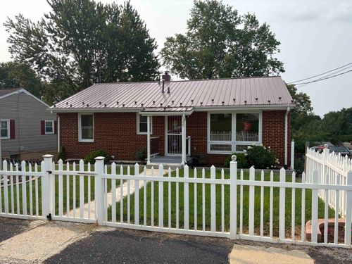 320 Sharon Ln, Staunton, VA, 24401 | Card Image