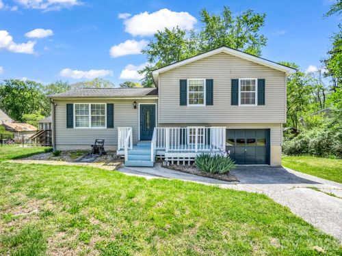 227 Bradshaw Ave, Hendersonville, NC, 28792-5423 | Card Image