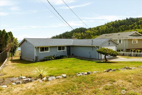 699 Maplewood Loop, Oak Harbor, WA, 98277-7714 | Card Image