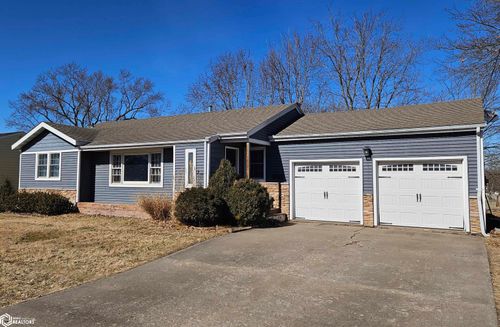 205 E Fillmore Ave, Fairfield, IA, 52556-3829 | Card Image