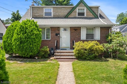 10 Greenwich St, Bergenfield, NJ, 07621-3504 | Card Image