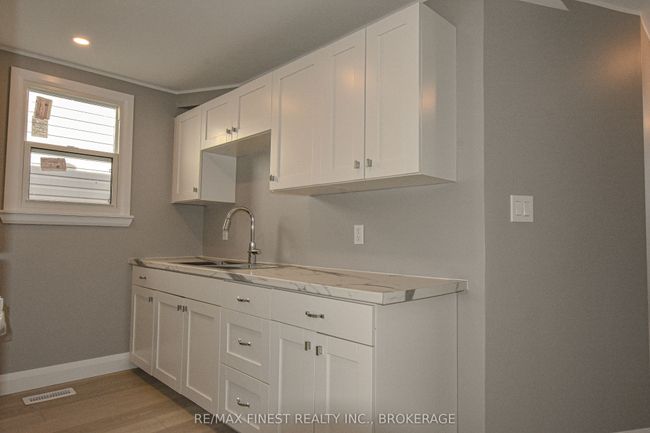 623 Macdonnell St, House other with 3 bedrooms, 1 bathrooms and 3 parking in Kingston ON | Image 12