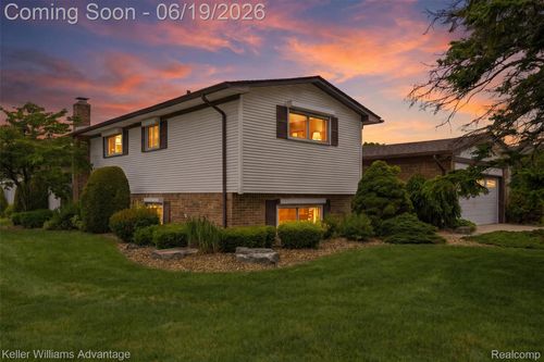 35729 Duke Dr, Sterling Heights, MI, 48310-5160 | Card Image