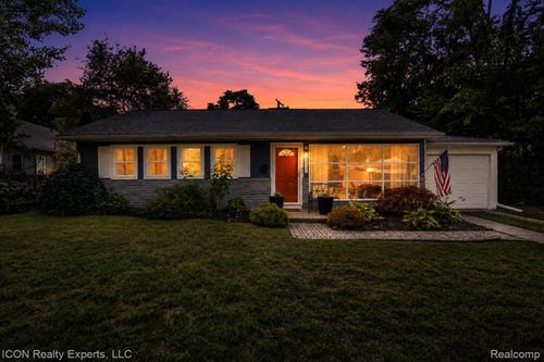 22731 Manistee St, Oak Park, MI, 48237-2950 | Card Image