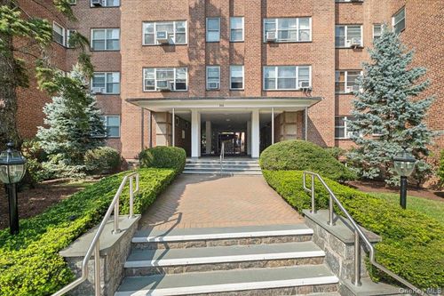 c4e-235 Garth Road, Eastchester, NY, 10583 | Card Image