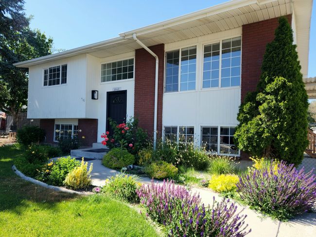 Property entrance with brick siding | Image 29