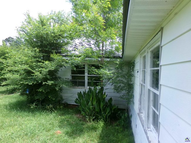 9533 Us Highway 80 W, House other with 3 bedrooms, 1 bathrooms and null parking in Culloden GA | Image 6