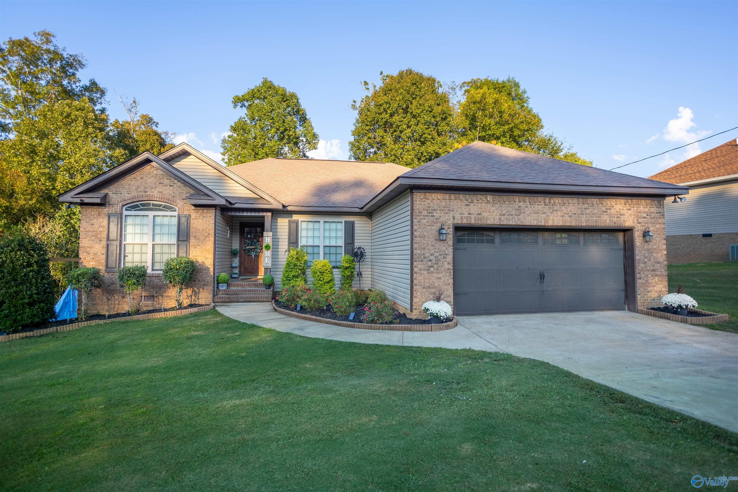 Oak Hill Dr, Gadsden, AL 35907