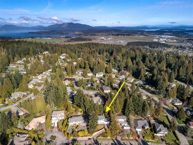 Conveniently located close to Dean Park trails, Saanichton Village, town of Sidney, KELSET Elementary, Panorama Rec Centre & within minutes of the VI airport and BC ferries. | Image 39