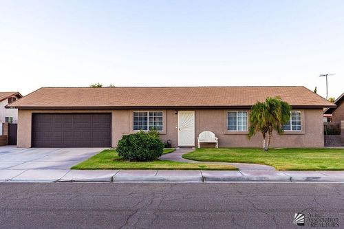 2952 W 27th Ln, Yuma, AZ, 85364-6892 | Card Image