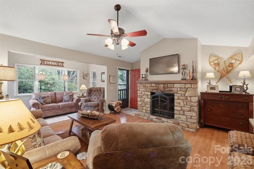 c6-155 Glen Burney Ln, Blowing Rock, NC, 28605-6104 | Card Image