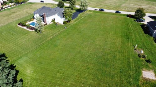 8982 Wilcox Ct, Millbrook, IL, 60536 | Card Image