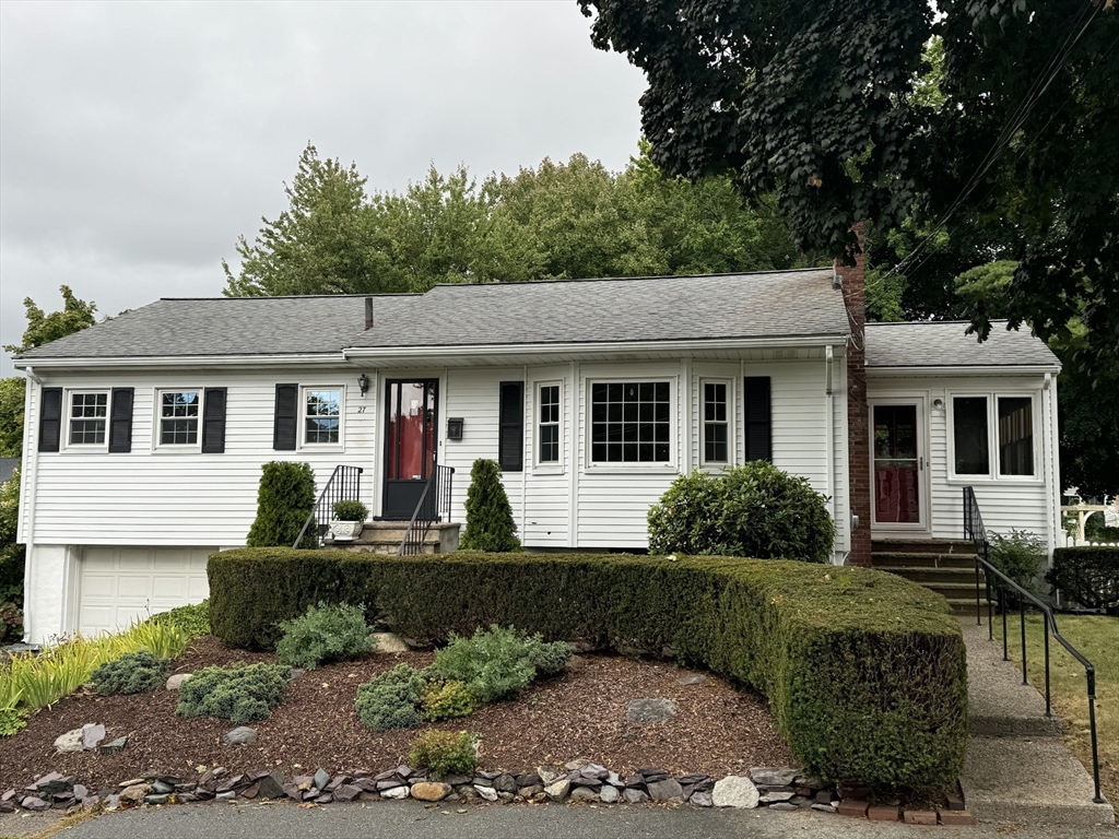 Elda Dr, Norwood, MA 02062