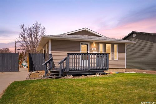 1542 Vaughan Street, Moose Jaw, SK, S6H6S8 | Card Image