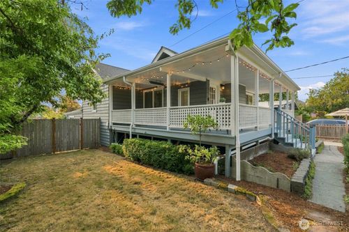 8121 11th Avenue Sw, Seattle, WA, 98106 | Card Image