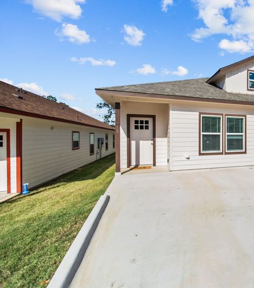 613 W Elm St, Denison, TX, 75020-2237 | Card Image