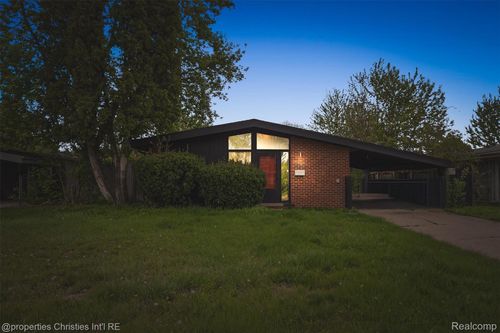 29464 Fairfax St, Southfield, MI, 48076-2231 | Card Image