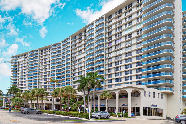 412A - 3800 S Ocean Dr, Condo with 2 bedrooms, 2 bathrooms and null parking in Hollywood FL | Image 2