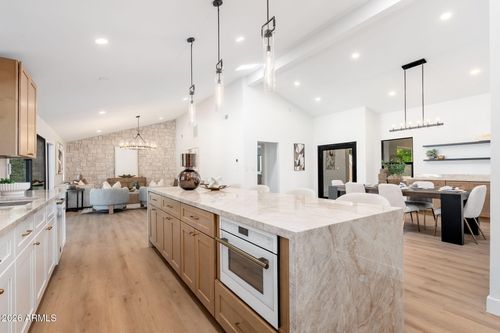 9025 N 83rd Pl, Scottsdale, AZ, 85258-1811 | Card Image