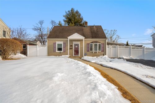 108 Swan Ln, Levittown, NY, 11756-4437 | Card Image