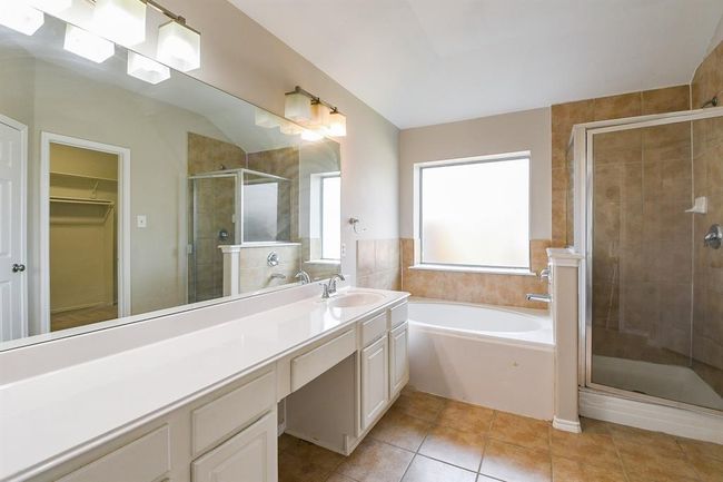 1907 Meadow Edge Ln, House other with 3 bedrooms, 2 bathrooms and 2 parking in Spring TX | Image 18