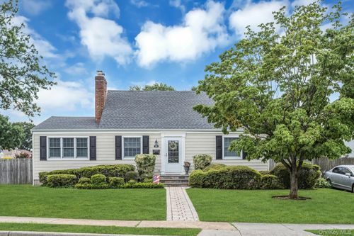 29 Timber Rd, Glen Cove, NY, 11542-1522 | Card Image