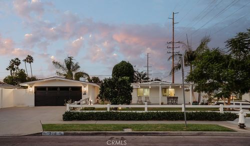 200 Wake Forest Rd, Costa Mesa, CA, 92626-6457 | Card Image