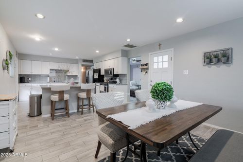 7912 E Moreland St, Scottsdale, AZ, 85257-3752 | Card Image