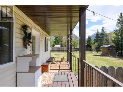 790 Spruce St, House other with 3 bedrooms, 2 bathrooms and null parking in Blue River BC | Image 3