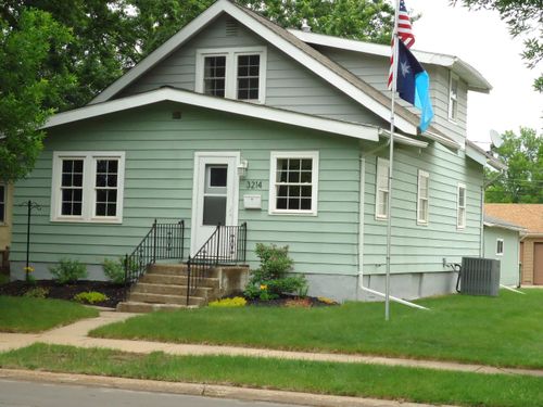 3214 2nd Ave W, Hibbing, MN, 55746-2402 | Card Image